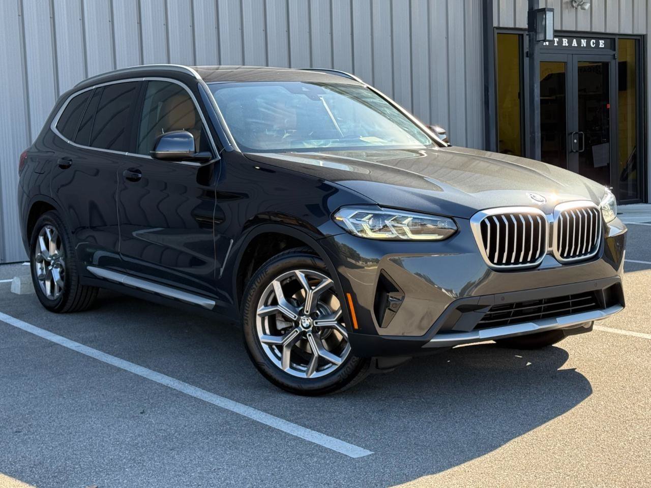 Used 2022 BMW X3 xDrive30i w/ Premium Package 2 AWD/4WD image 3