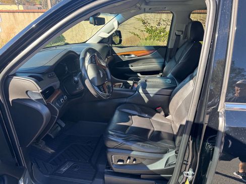 Used 2018 Cadillac Escalade Luxury image 6