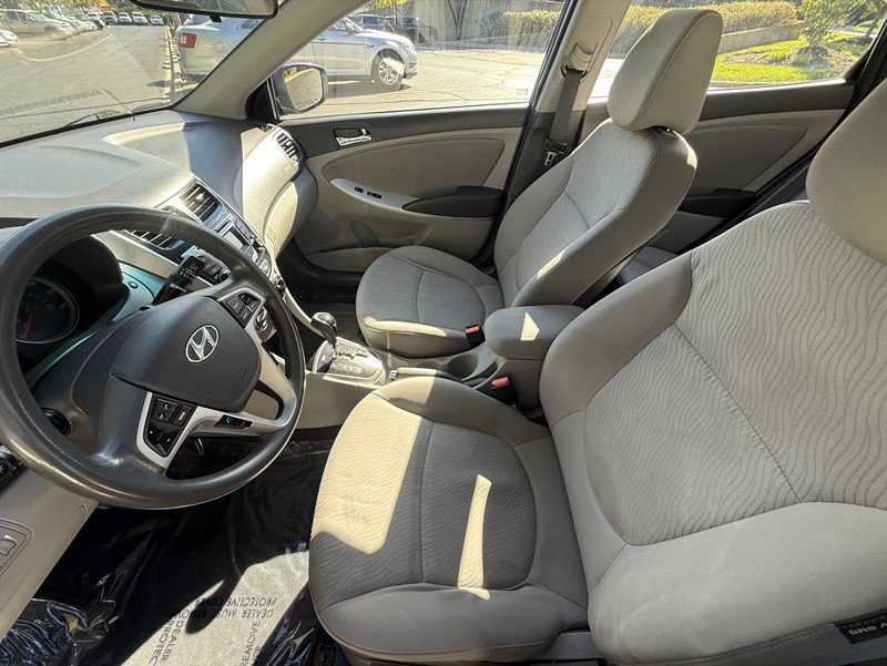 Used 2014 Hyundai Accent GLS w/ Option Group 2 FWD image 25