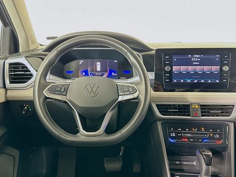 Used 2025 Volkswagen Taos SE FWD image 18