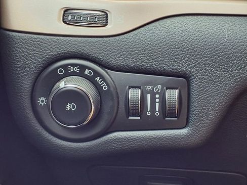 Used 2016 Jeep Cherokee Limited AWD/4WD image 20
