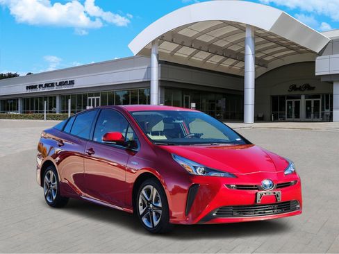 Used 2019 Toyota Prius L image 2