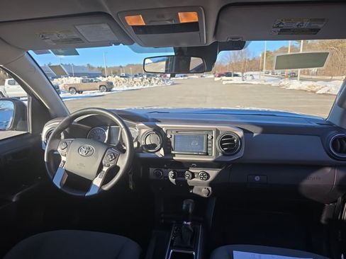 Used 2018 Toyota Tacoma SR5 image 9