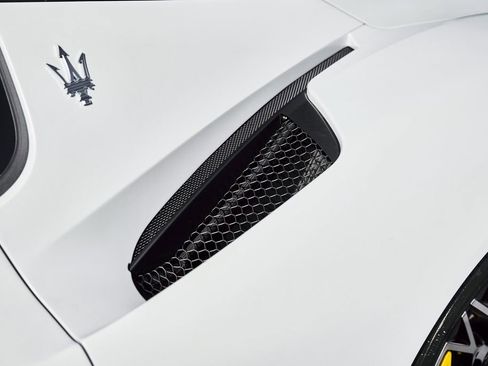 Used 2023 Maserati MC20 Coupe RWD image 11