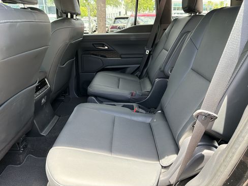 Used 2024 Lexus GX 550 w/ Cold Area Package AWD/4WD image 31