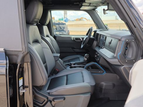 Certified 2024 Ford Bronco Black Diamond image 38