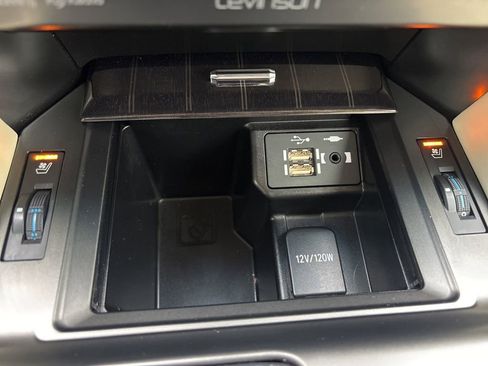 Used 2023 Lexus GX 460 Premium image 32