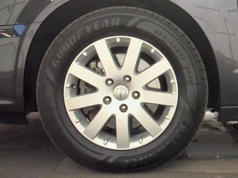 Used 2016 Chrysler Town & Country Touring image 9