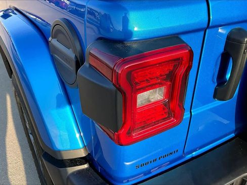 Used 2024 Jeep Wrangler Sahara w/ Technology Group image 27