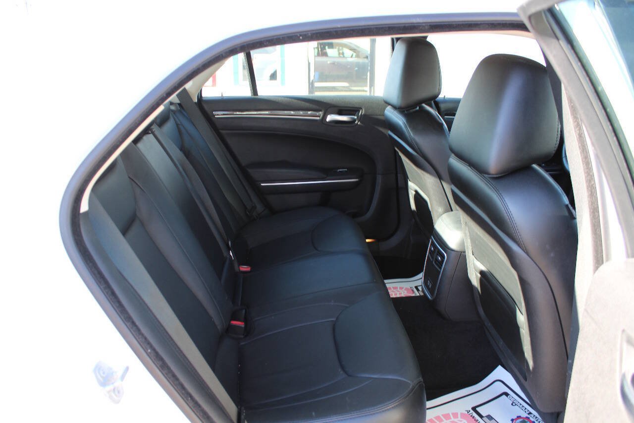 Used 2016 Chrysler 300 Limited AWD/4WD image 15
