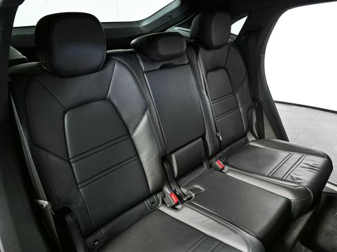 Certified 2022 Porsche Cayenne Coupe AWD/4WD image 24