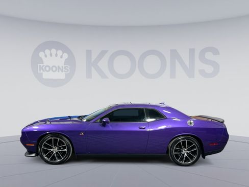 Used 2016 Dodge Challenger R/T Scat Pack w/ Leather Interior Group image 2