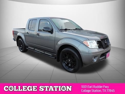 Used 2020 Nissan Frontier SV w/ Midnight Edition Floor Mats RWD image 3