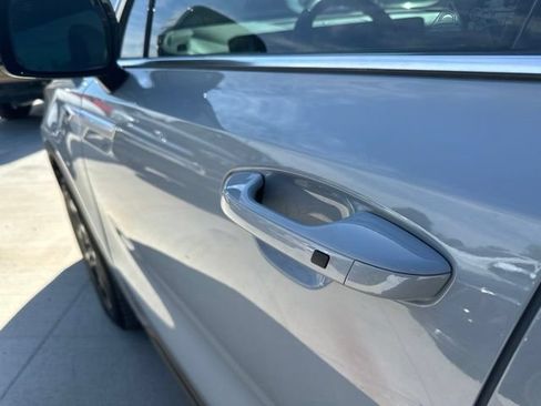 Used 2025 Kia Sorento S w/ Panoramic Sunroof Package FWD image 3