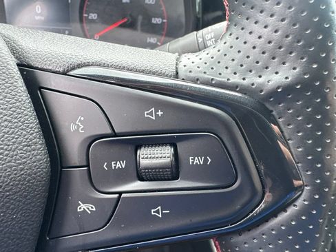 Used 2025 Chevrolet Trax RS FWD image 21