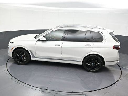 Used 2024 BMW X7 xDrive40i w/ Premium Package image 17