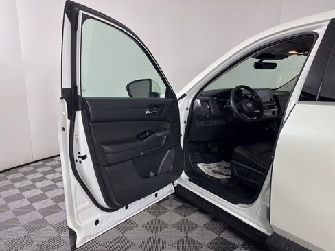 Used 2023 Nissan Pathfinder SL w/ SL Premium Package FWD image 18