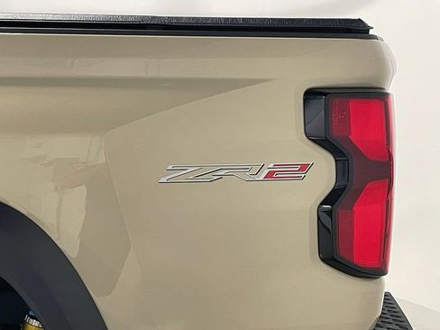 Used 2024 Chevrolet Colorado ZR2 w/ Technology Package AWD/4WD image 16