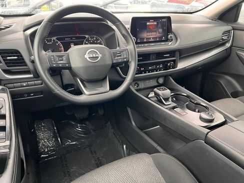 Used 2025 Nissan Rogue SV AWD/4WD image 13