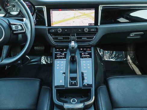 Used 2023 Porsche Macan image 15
