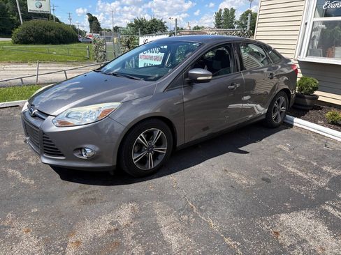 Used 2014 Ford Focus SE w/ SE Sport Package FWD image 1