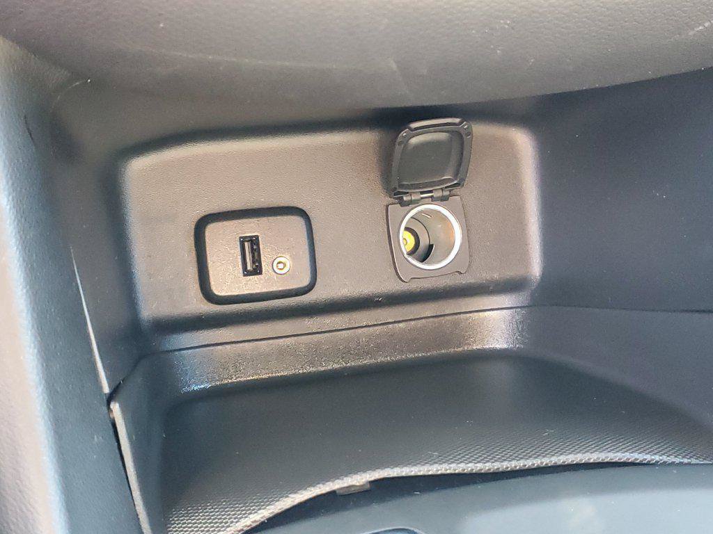 Used 2018 Chevrolet Equinox LT w/ LPO, Blackout Package AWD/4WD image 17