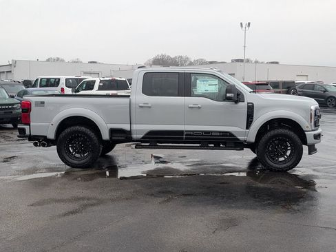 New 2026 Ford F250 Lariat w/ Black Appearance Package image 4
