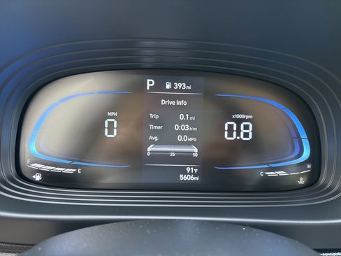 Used 2025 Hyundai Venue SE image 15