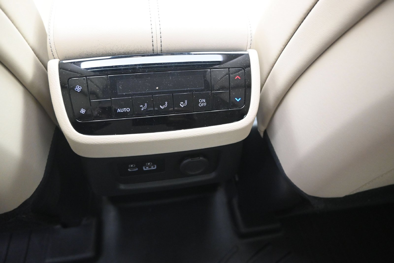 Certified 2023 INFINITI QX60 Luxe w/ Vision Package AWD/4WD image 19