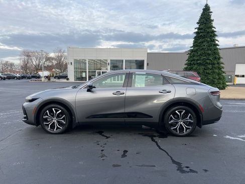 Used 2023 Toyota Crown XLE image 4