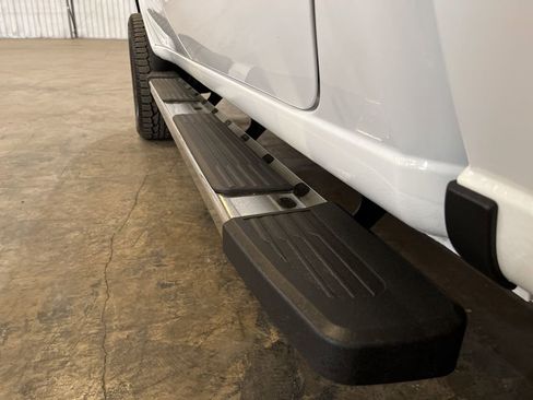 Used 2022 Chevrolet Silverado 1500 LT AWD/4WD image 11