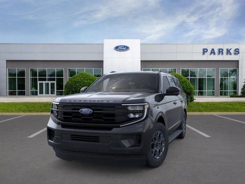 New 2026 Ford Expedition Active image 2