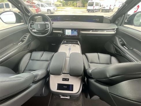 New 2025 Lincoln Navigator Reserve w/ Jet Appearance Package image 19