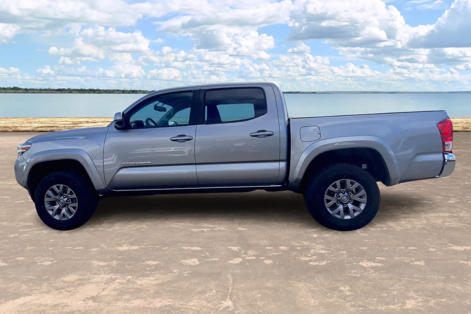 Used 2016 Toyota Tacoma SR5 RWD image 3