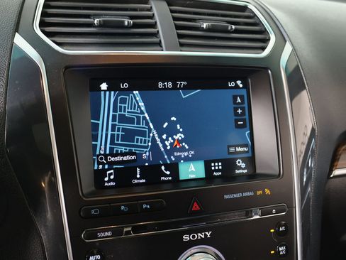 Used 2017 Ford Explorer Limited w/ Equipment Group 301A FWD image 7