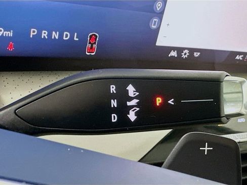 Certified 2025 Buick Enclave Avenir image 17