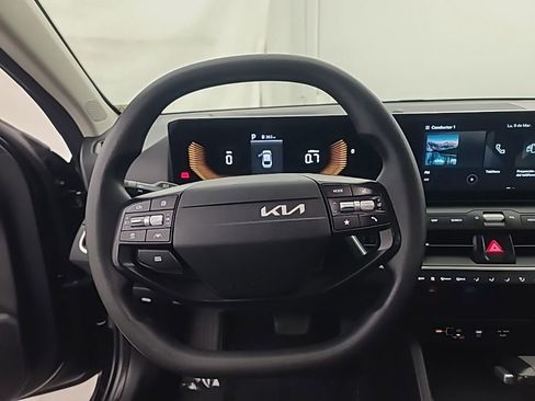 Used 2025 Kia K4 FWD image 29