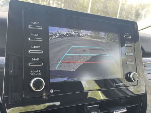 Used 2021 Toyota Camry LE image 28