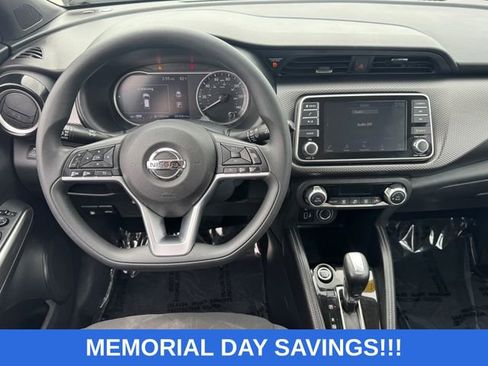 Used 2018 Nissan Kicks SV FWD image 16