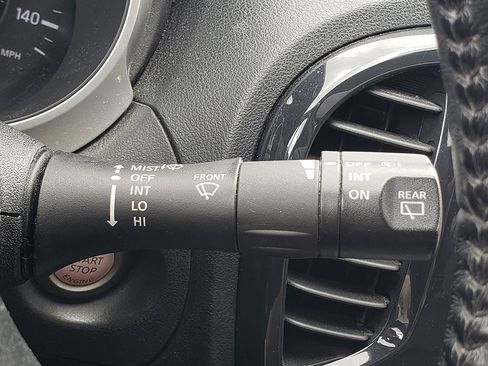 Used 2011 Nissan Juke SL image 29