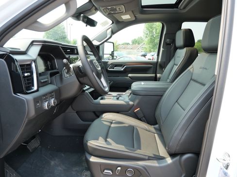 New 2026 GMC Sierra 3500 Denali w/ Denali Reserve Package AWD/4WD image 10