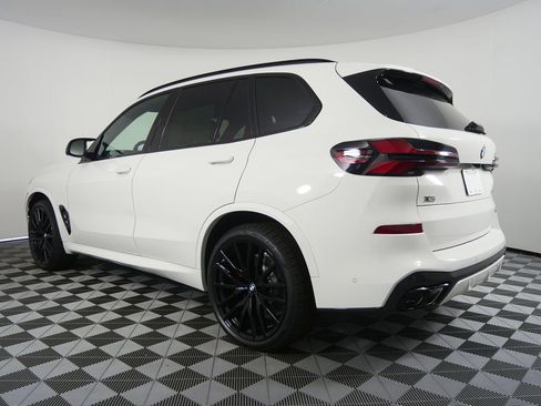 Used 2026 BMW X5 M60i image 5
