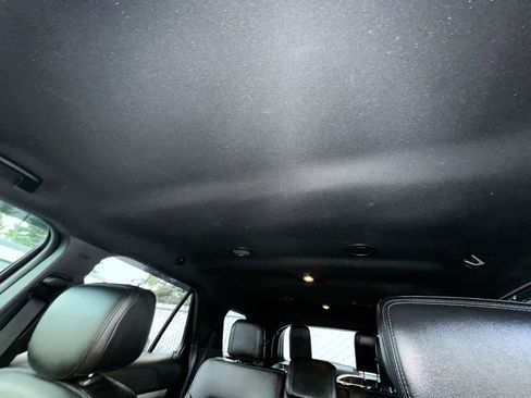 Used 2017 Ford Explorer XLT w/ Equipment Group 202A AWD/4WD image 22