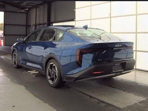 Certified 2025 Kia K4 EX FWD image 3