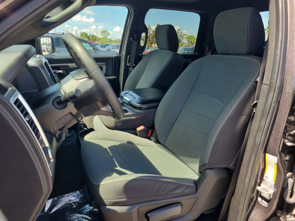 Used 2024 RAM 1500 Warlock RWD image 14