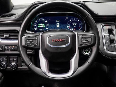 Used 2024 GMC Yukon XL SLT w/ SLT Premium Package image 16