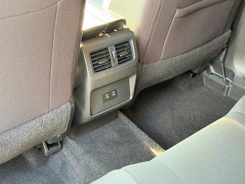 Used 2024 Nissan Rogue SV AWD/4WD image 28