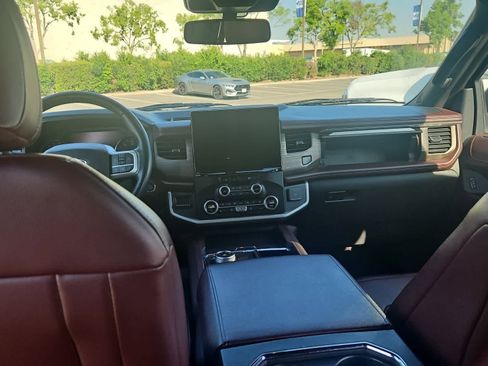 Used 2024 Ford Expedition Max Limited image 11