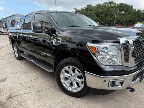 Used 2018 Nissan Titan SV w/ SV Convenience Package AWD/4WD image 1
