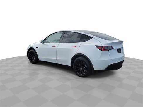 Used 2021 Tesla Model Y Long Range image 6